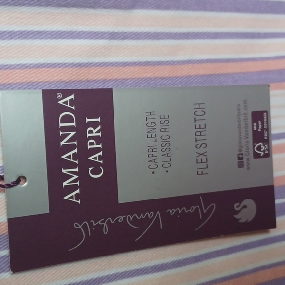 Gloria Vanderbilt Amanda Capris Classic Rise Petite - Picture 5 of 9